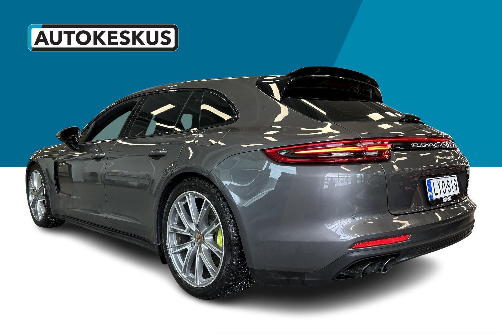 PORSCHE Panamera 2018