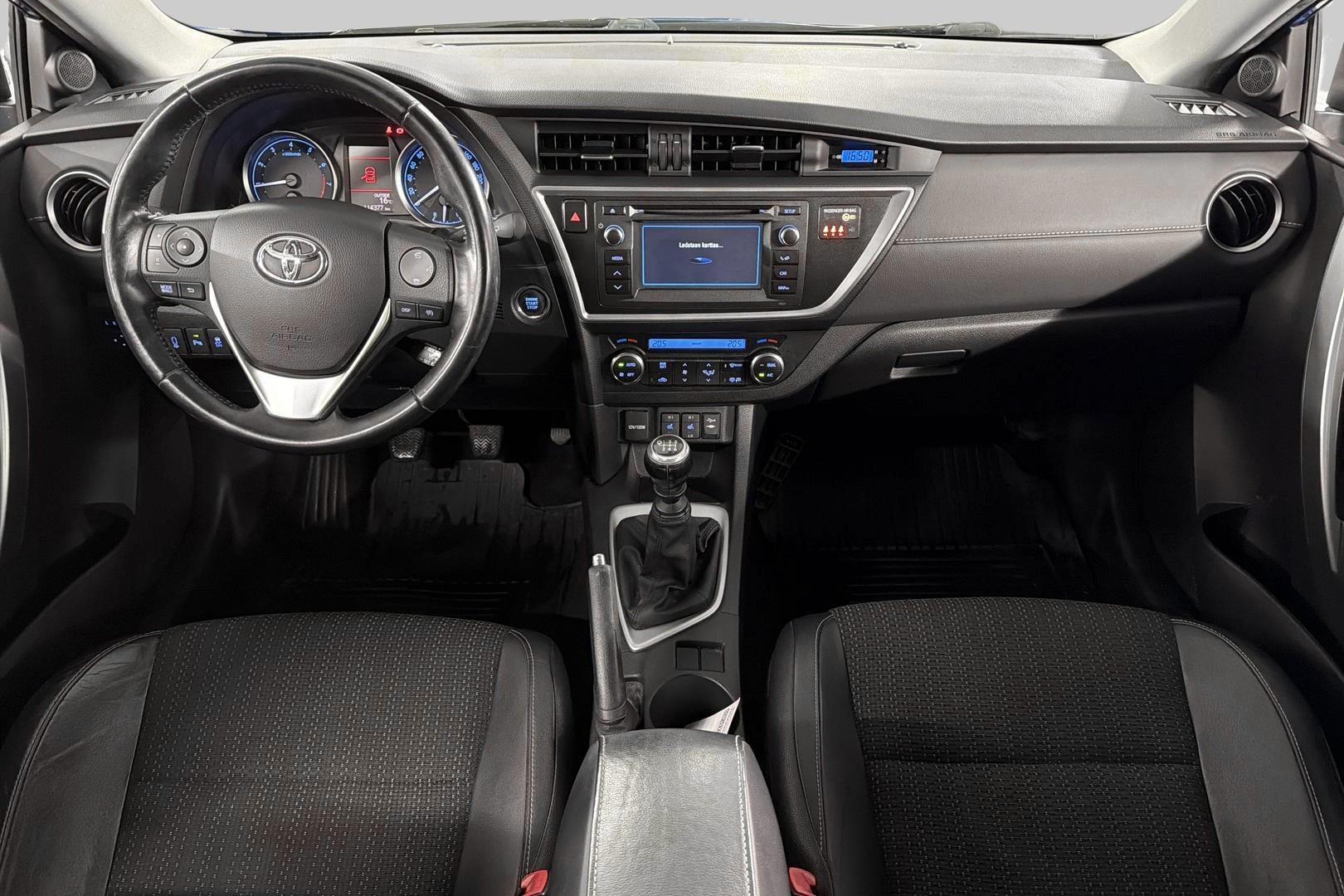 TOYOTA Auris 2013