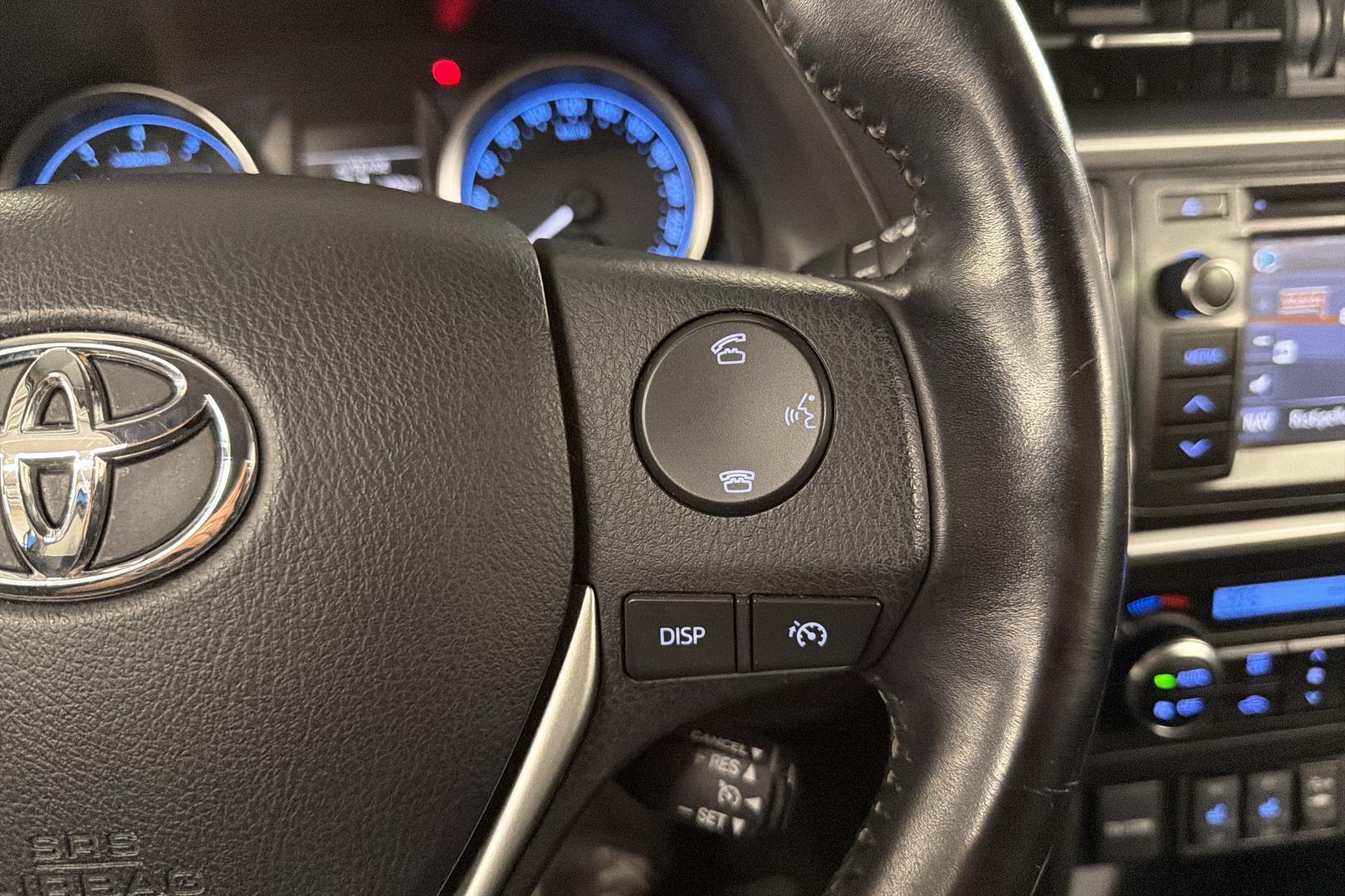 TOYOTA Auris 2013