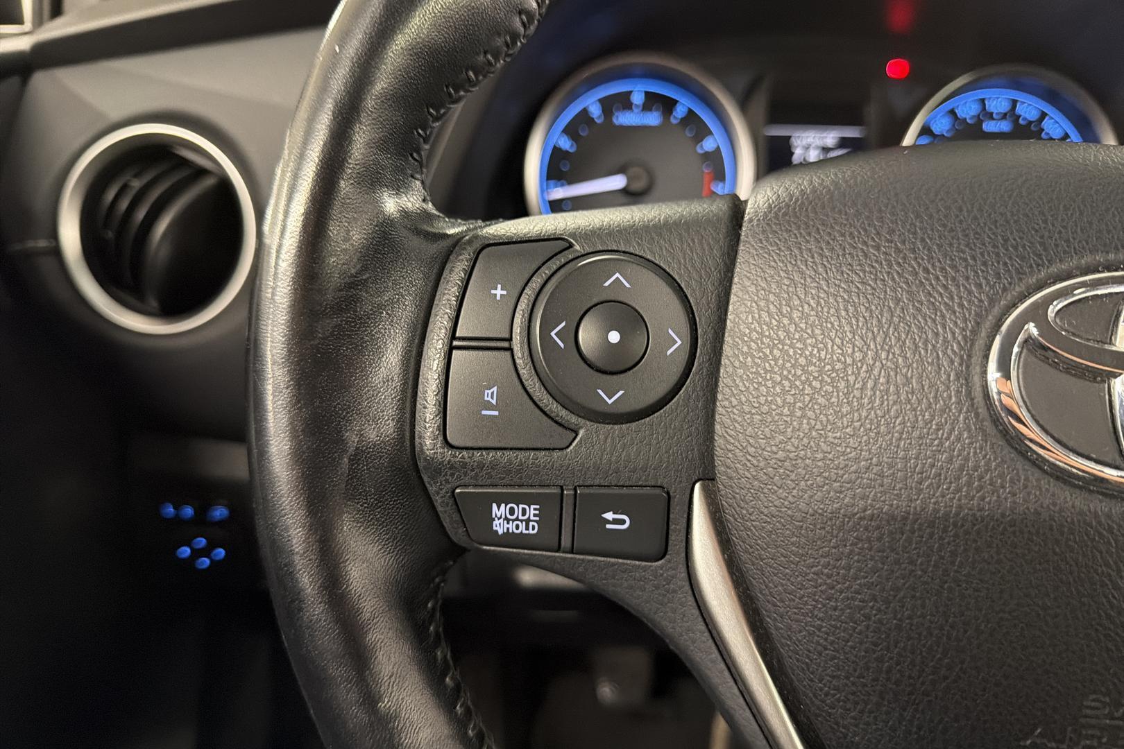 TOYOTA Auris 2013