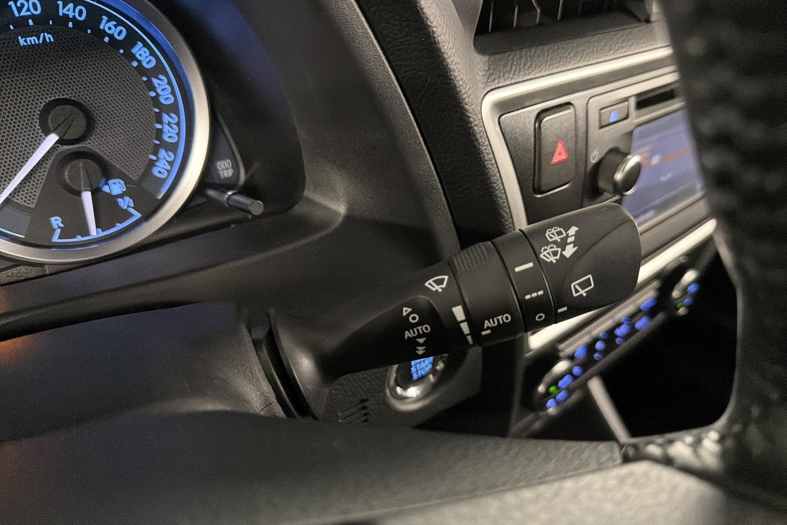 TOYOTA Auris 2013