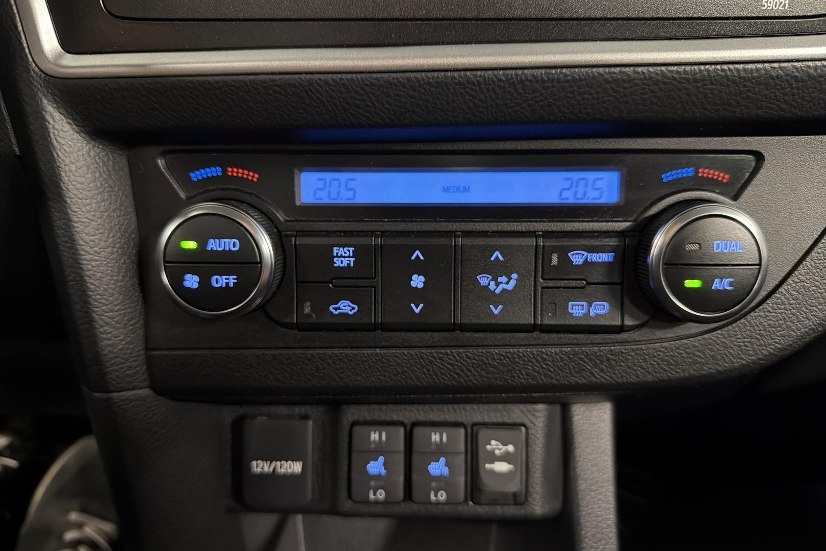 TOYOTA Auris 2013