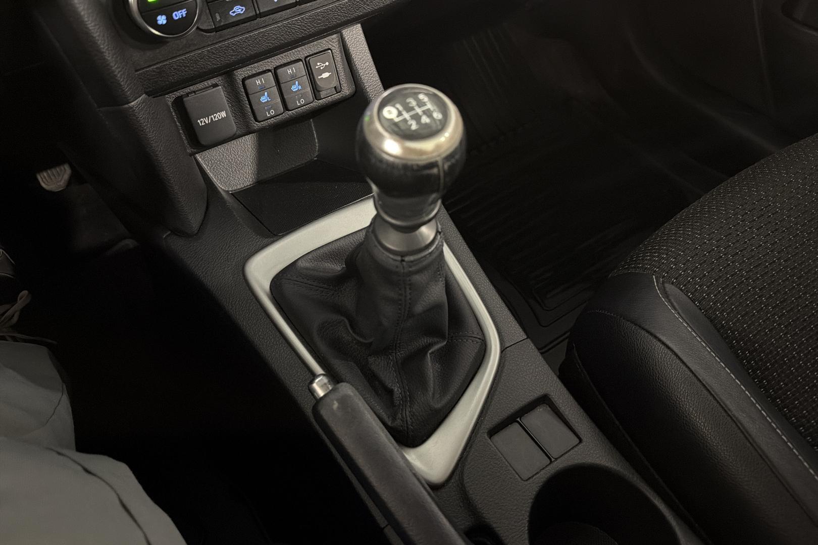 TOYOTA Auris 2013