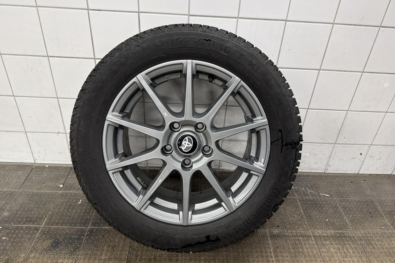 TOYOTA Auris 2013