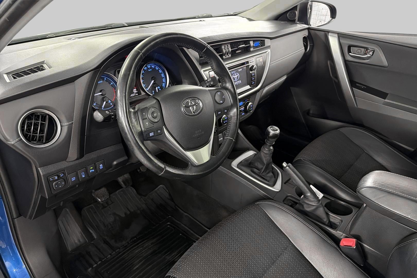 TOYOTA Auris 2013