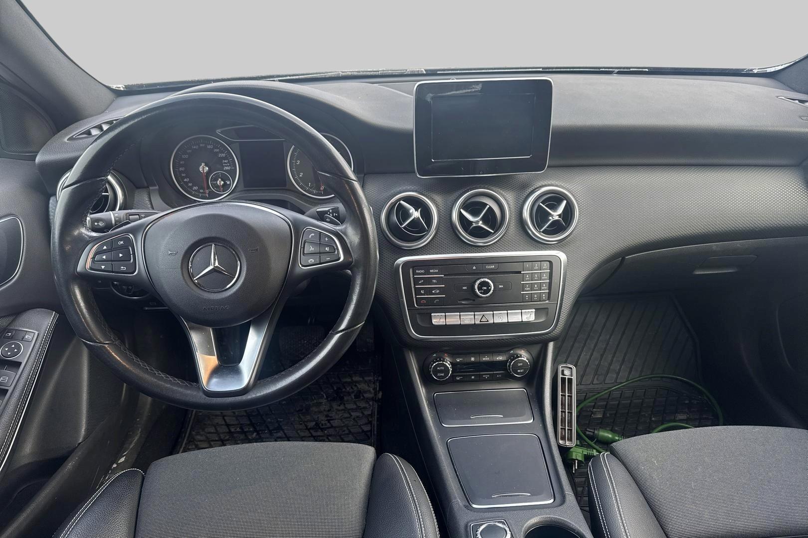 MERCEDES-BENZ A 2017