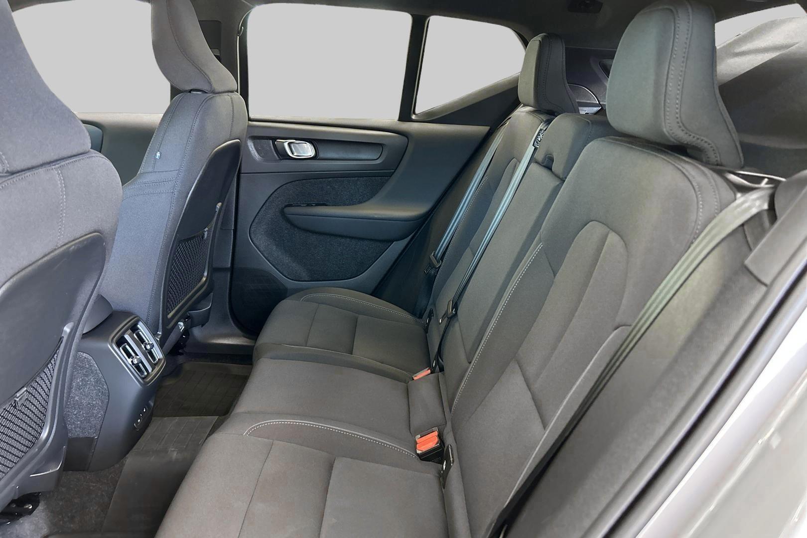 VOLVO XC40 2024