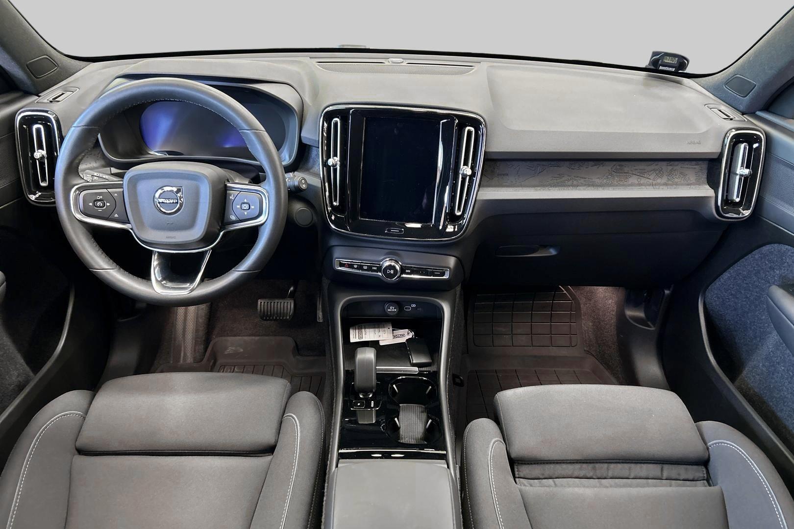 VOLVO XC40 2024