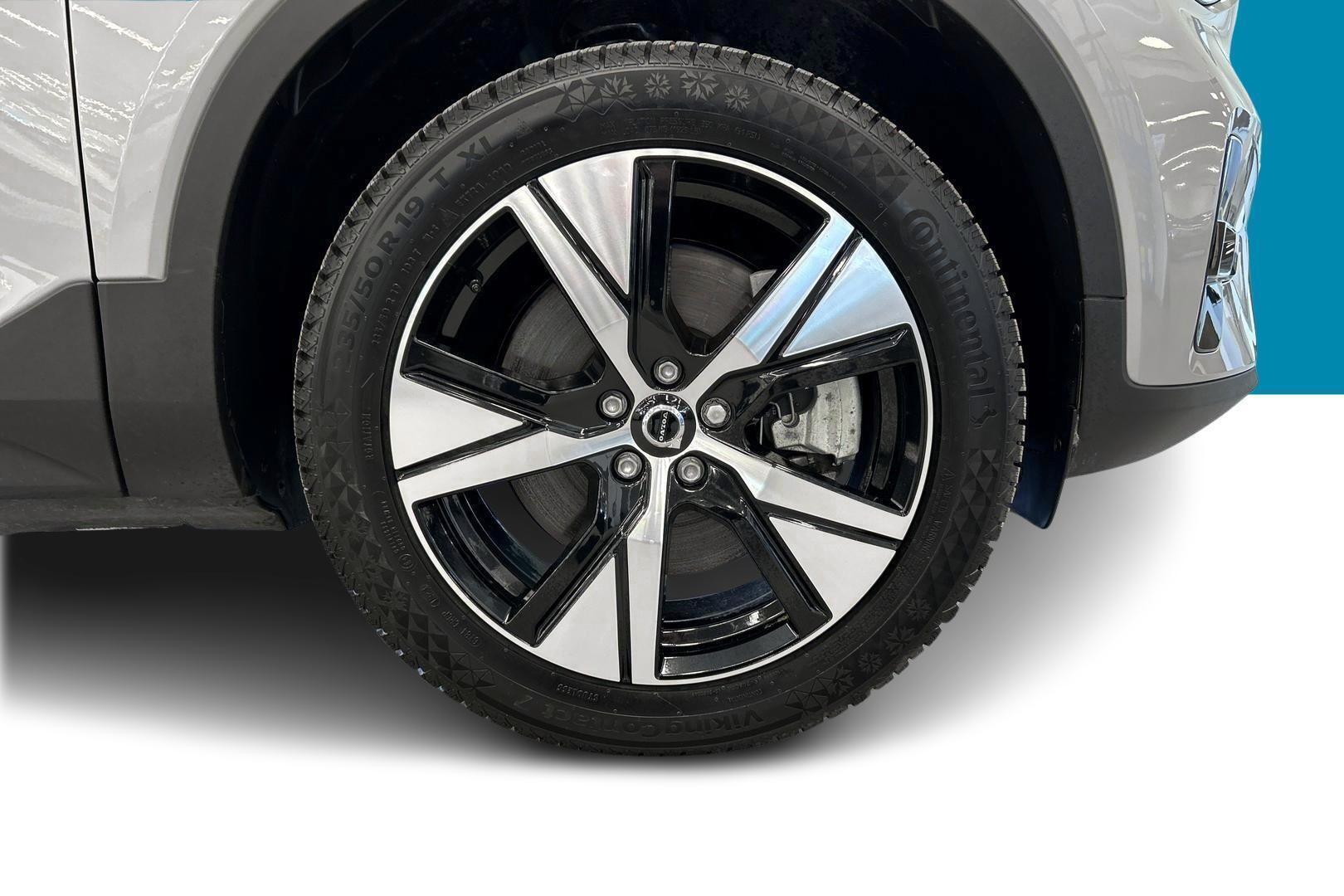 VOLVO XC40 2024