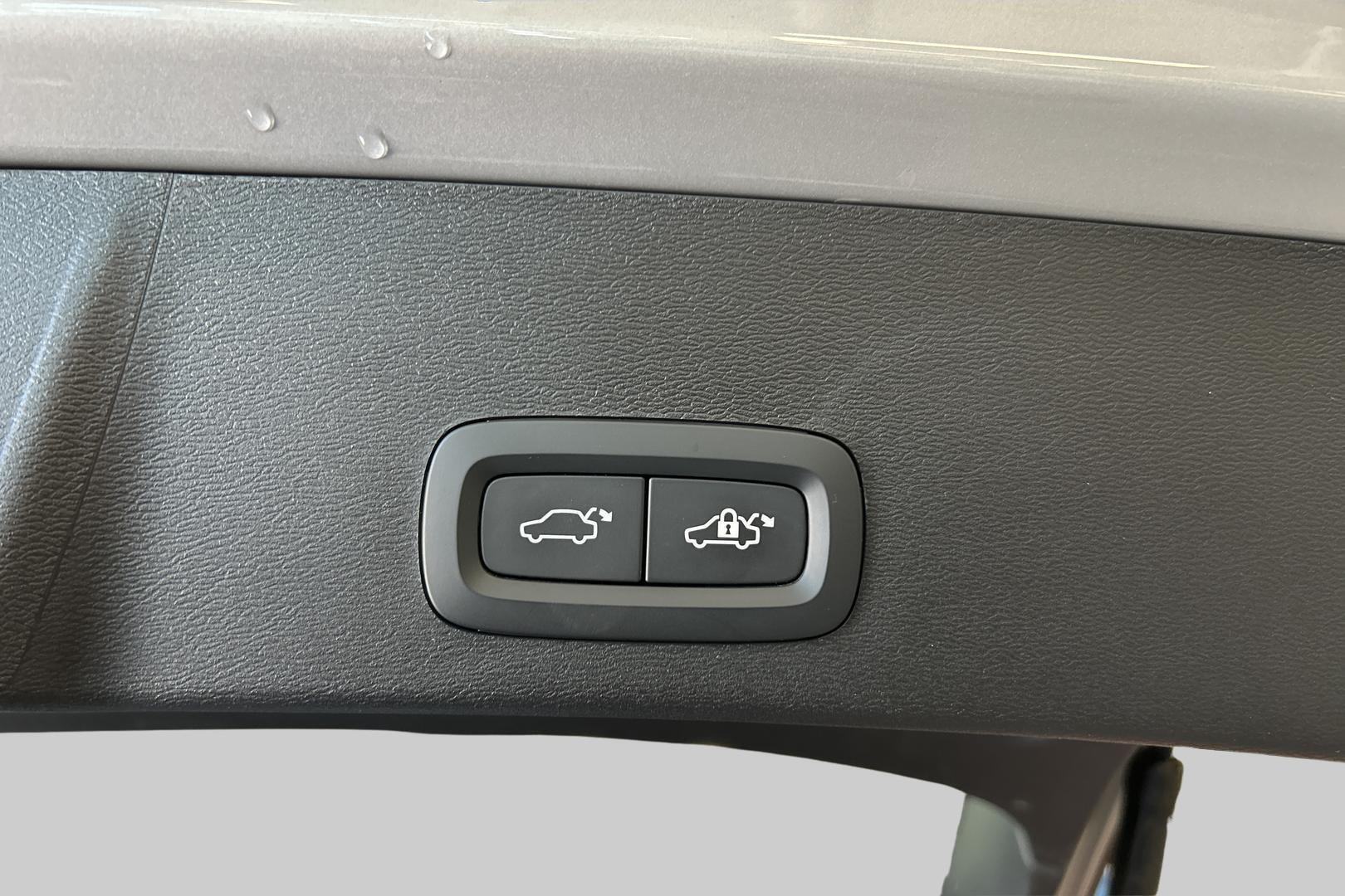 VOLVO XC40 2024