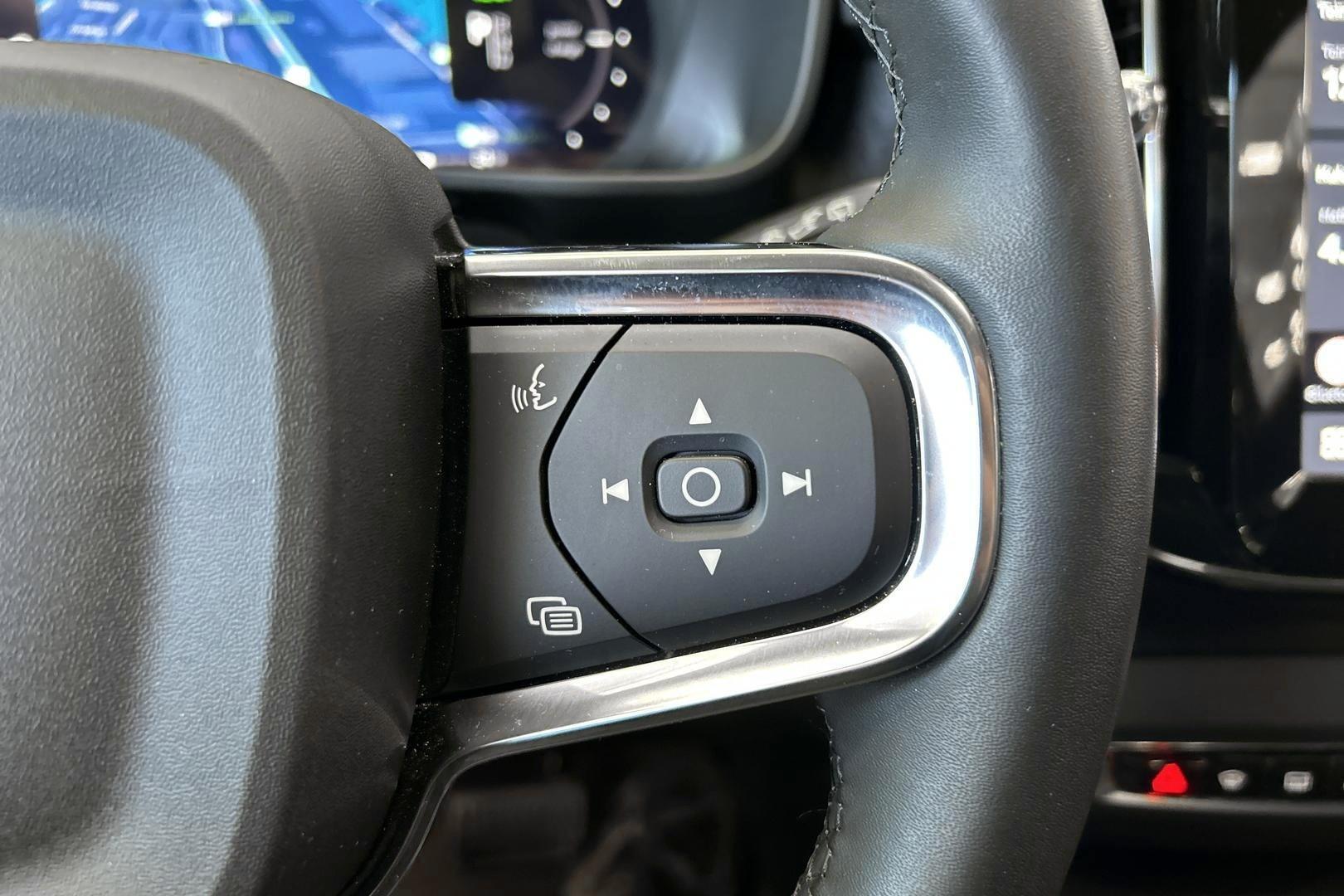 VOLVO XC40 2024