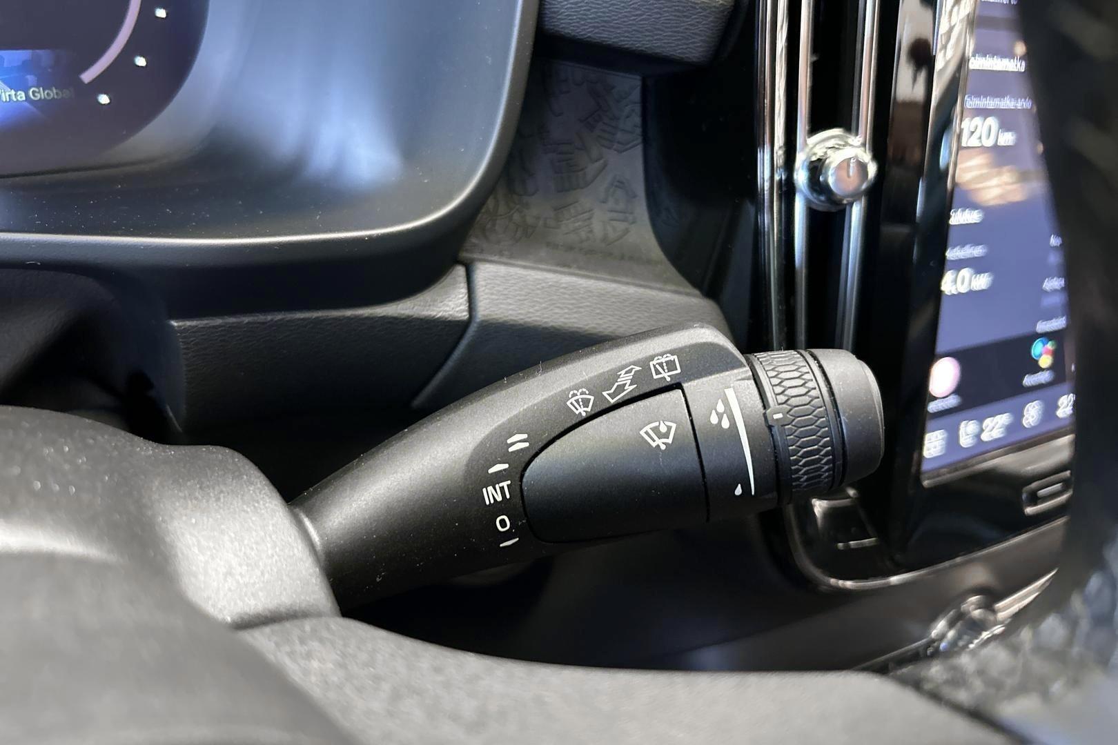 VOLVO XC40 2024