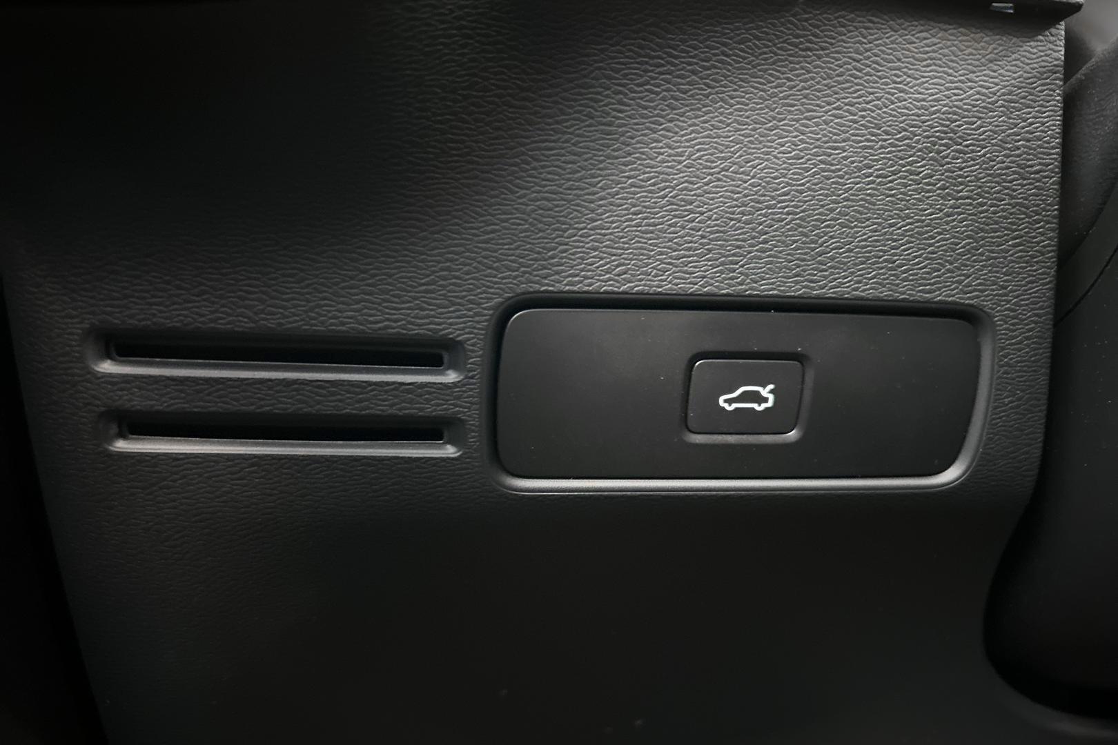 VOLVO XC40 2024