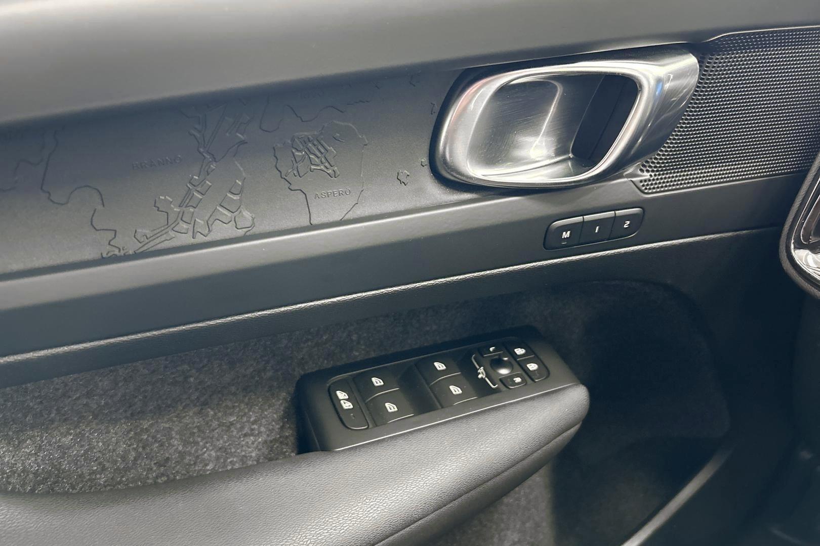 VOLVO XC40 2024