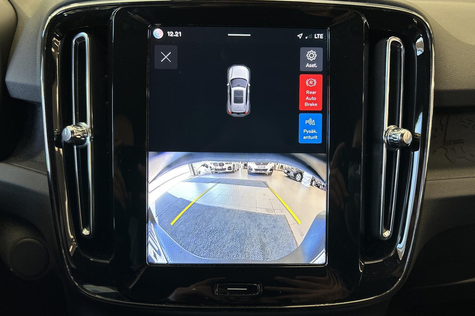 VOLVO XC40 2024