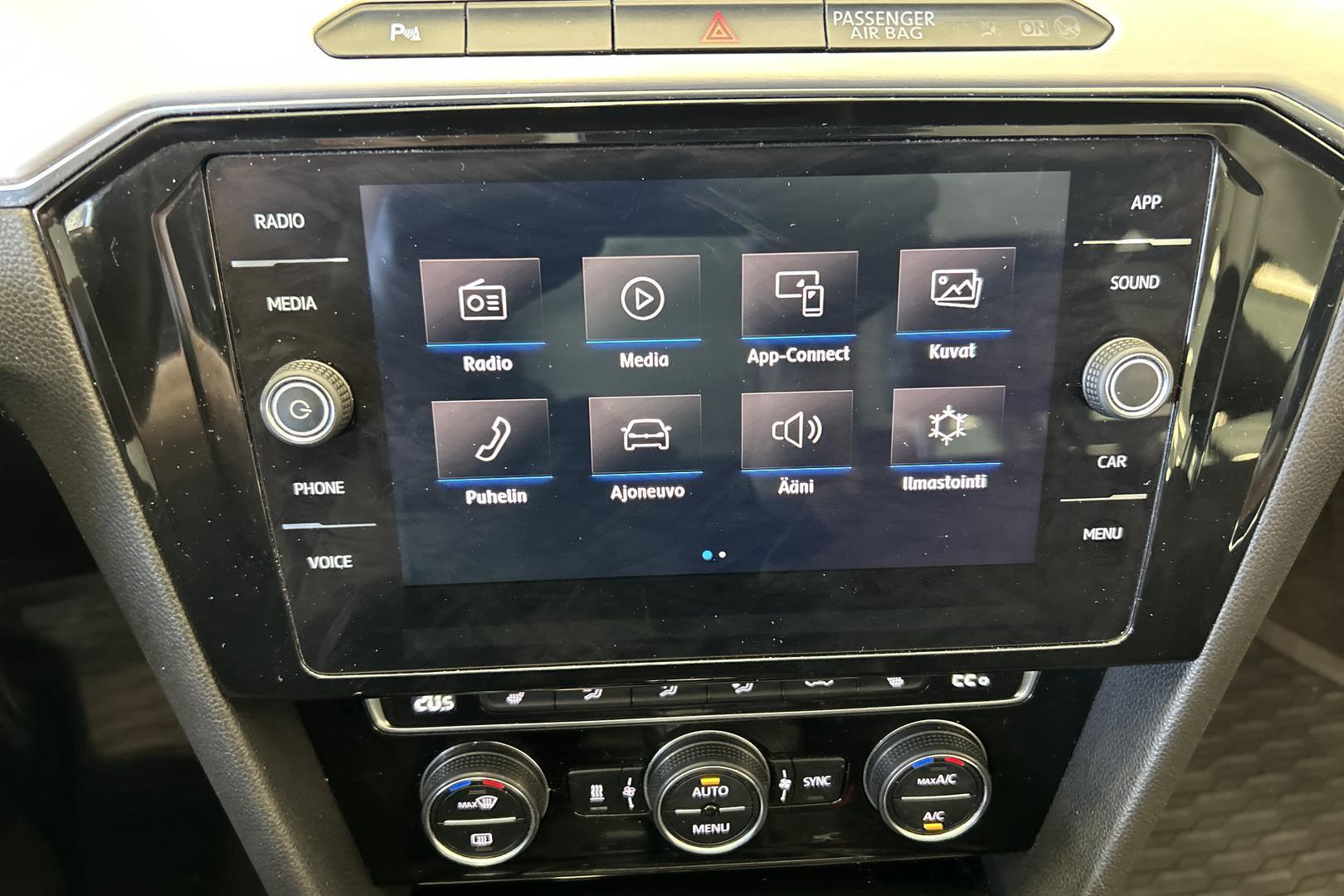 VOLKSWAGEN Passat 2019
