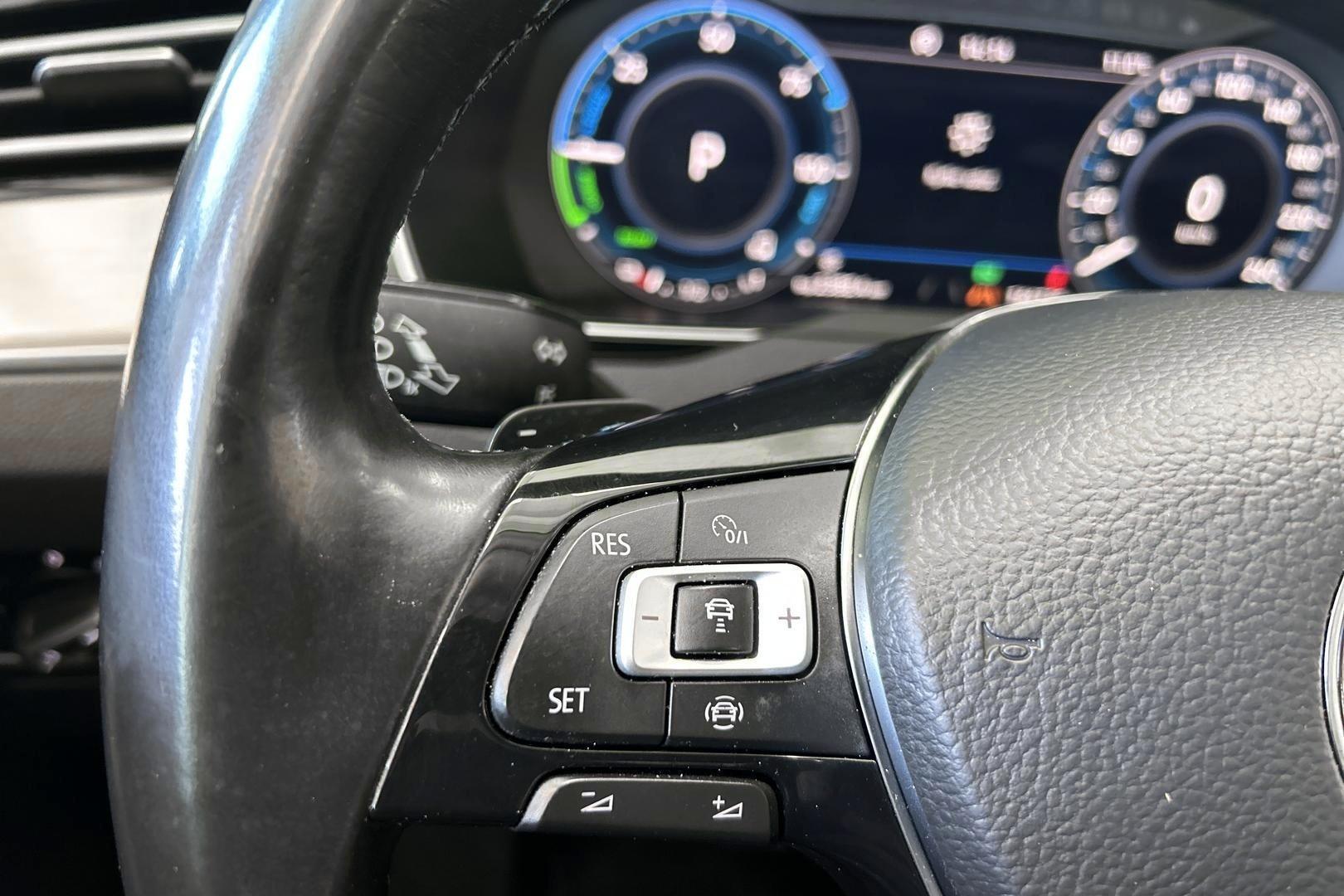 VOLKSWAGEN Passat 2019