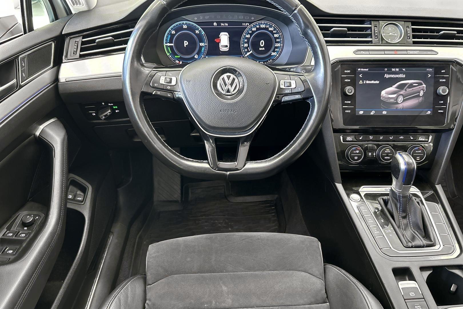 VOLKSWAGEN Passat 2019
