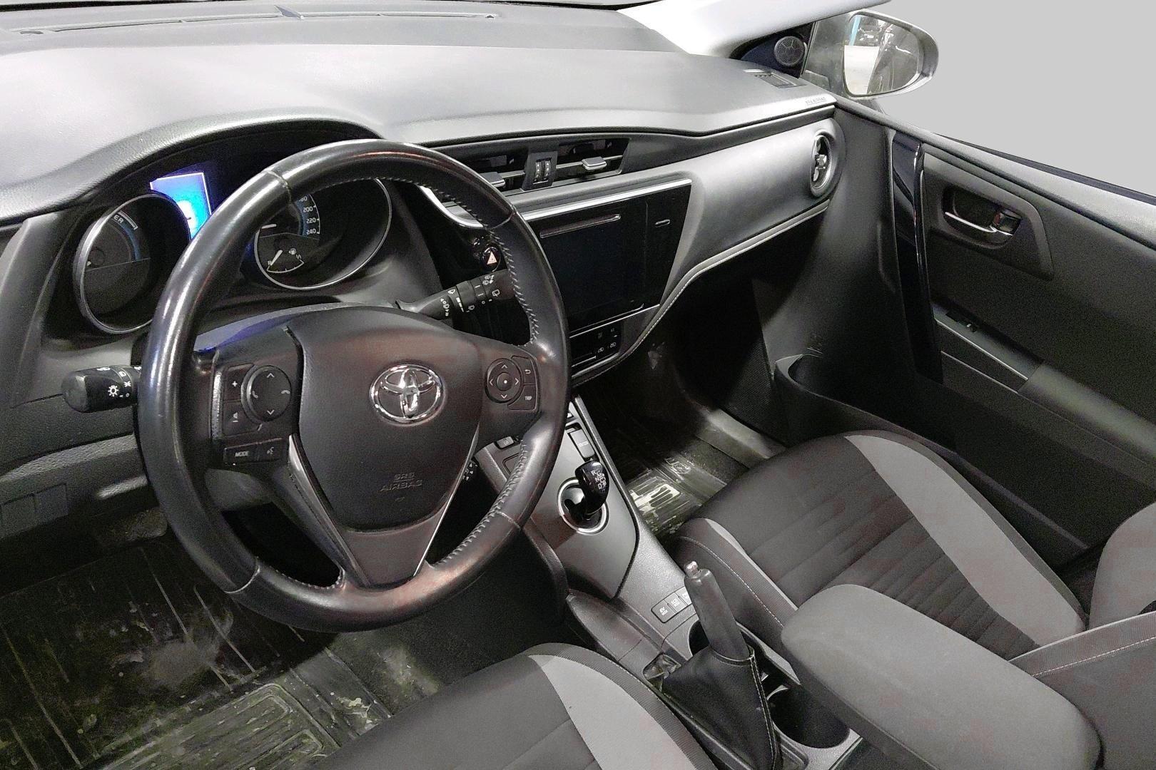 TOYOTA Auris 2016