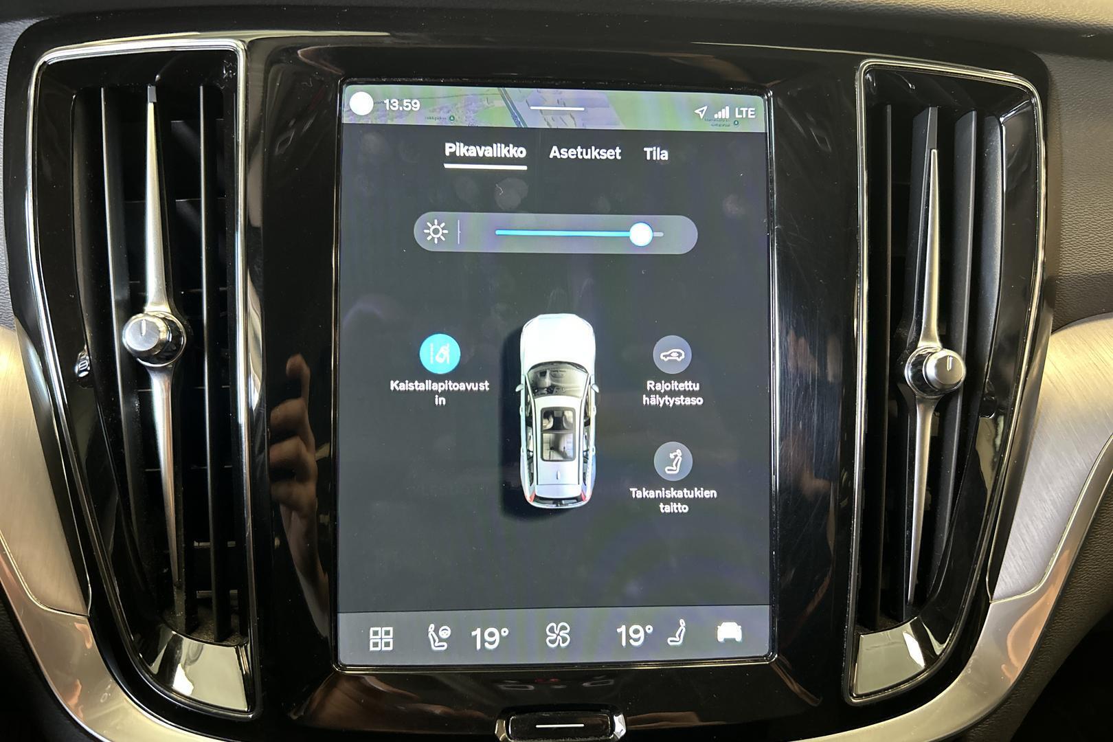 VOLVO V60 2023