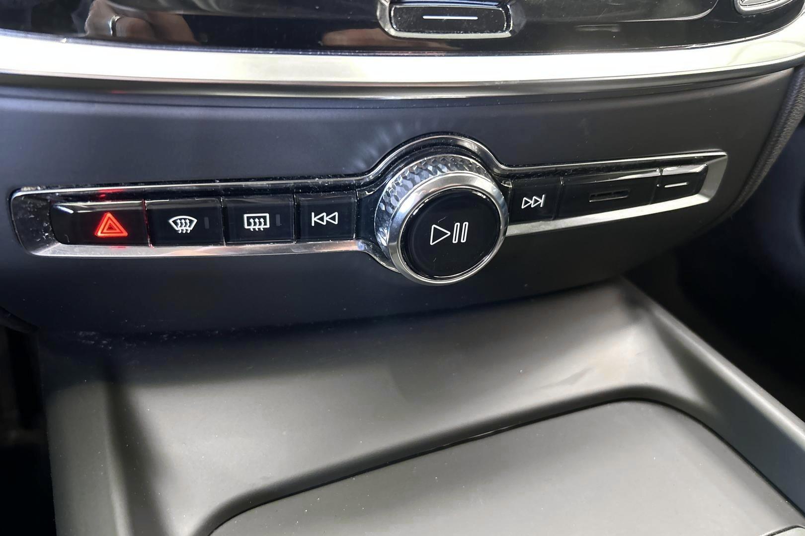 VOLVO V60 2023