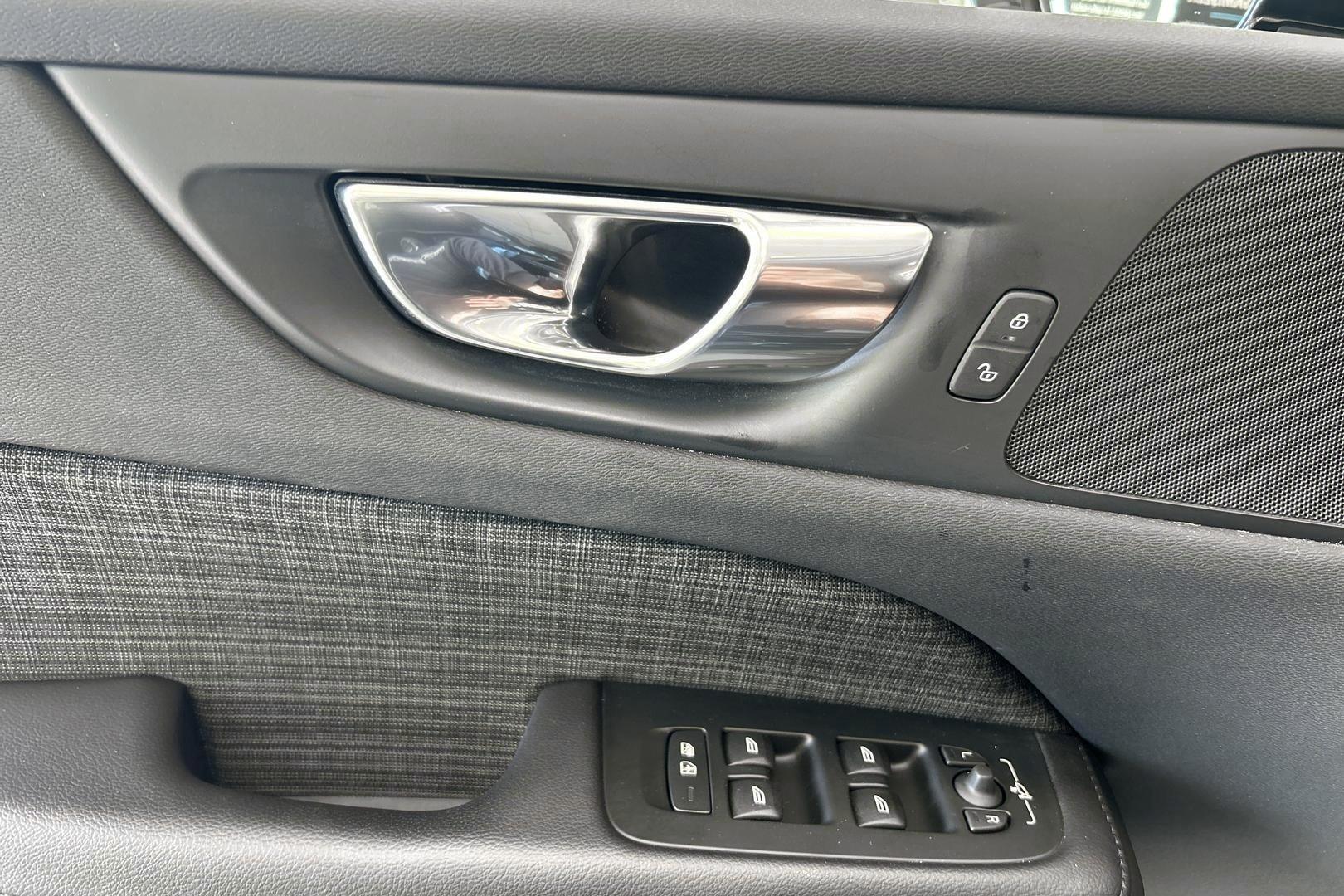 VOLVO V60 2023