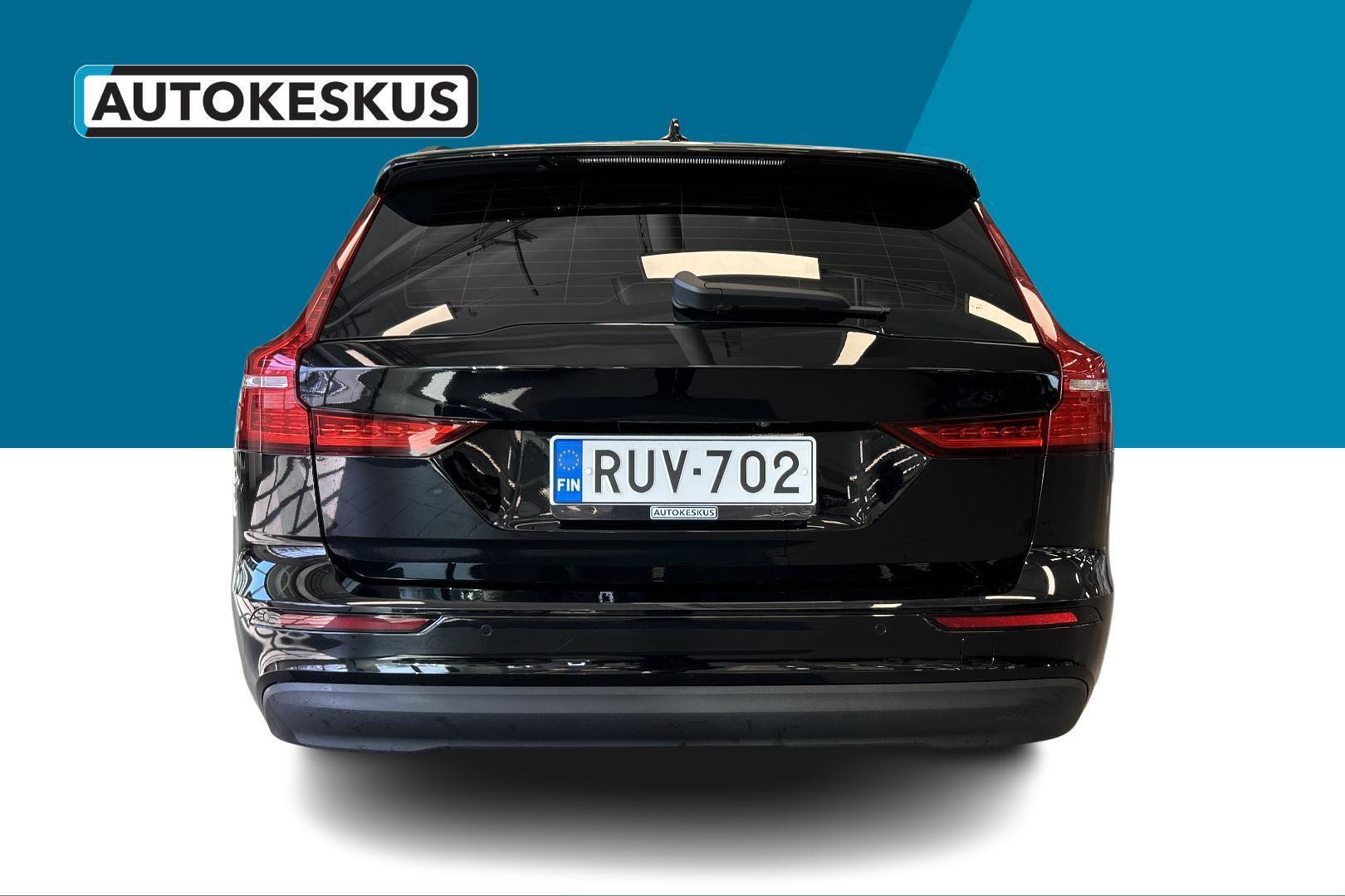 VOLVO V60 2023