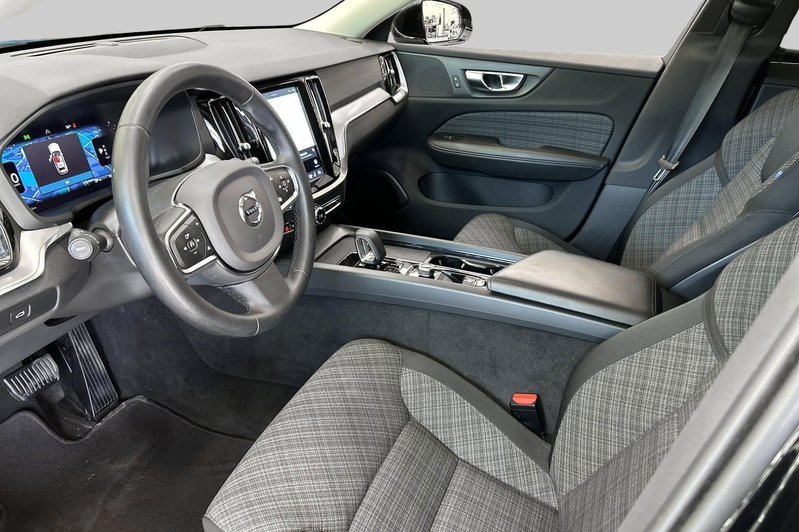 VOLVO V60 2023