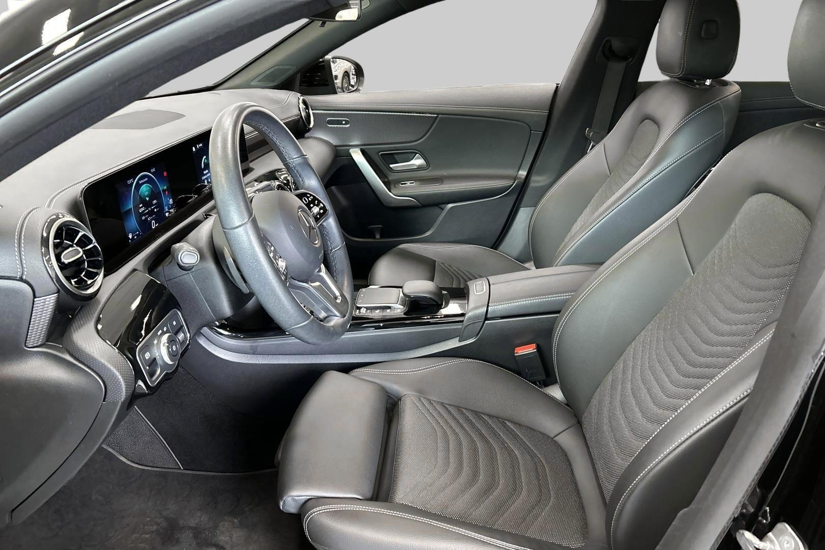 MERCEDES-BENZ CLA 2023
