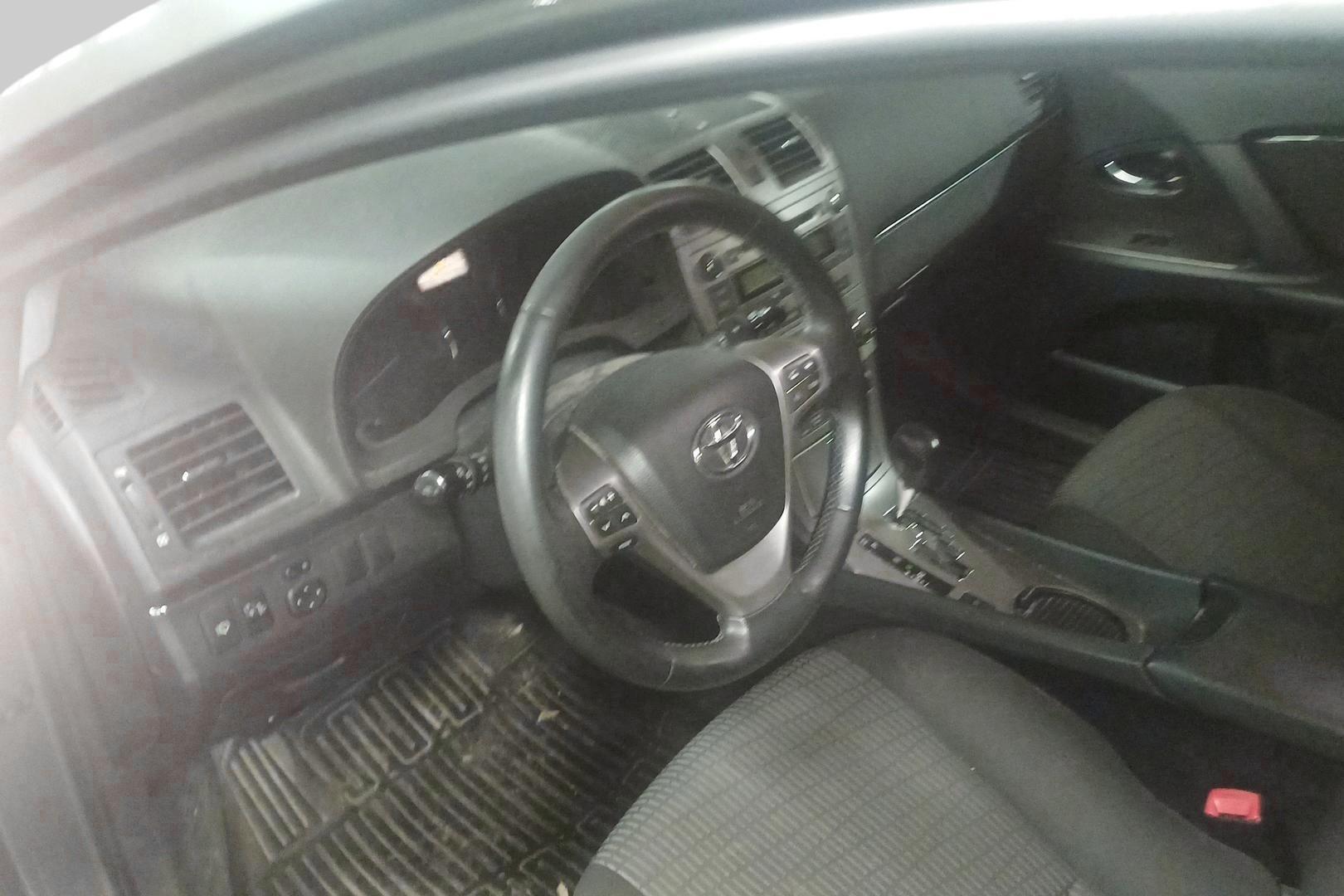 TOYOTA Avensis 2010