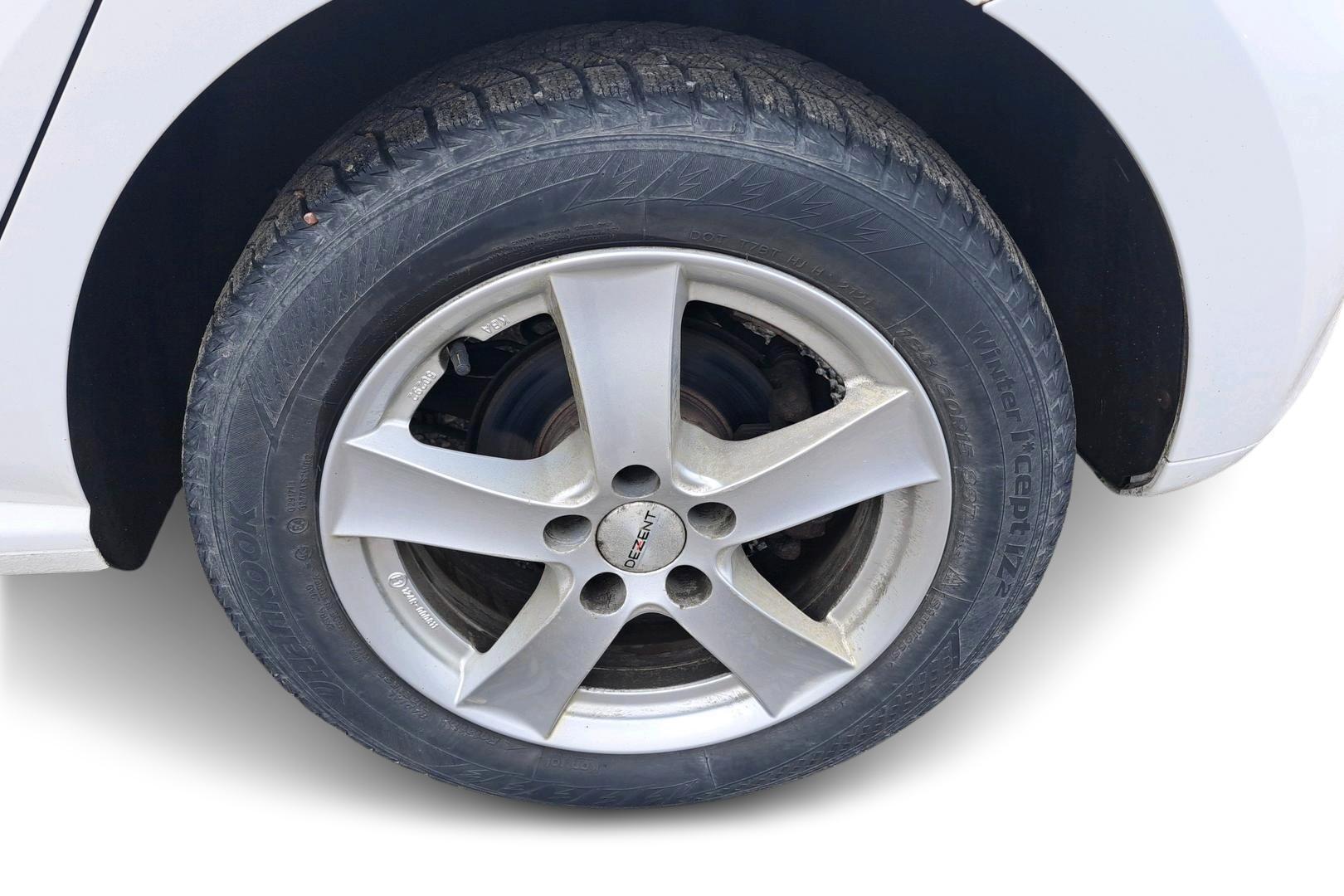 VOLKSWAGEN Polo 2013