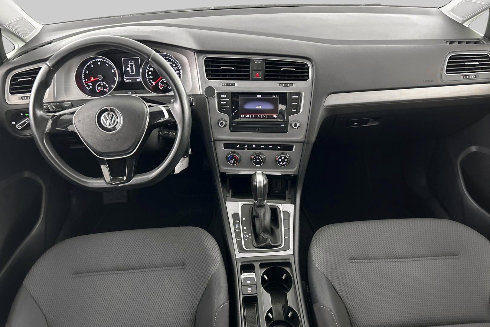 VOLKSWAGEN Golf 2016