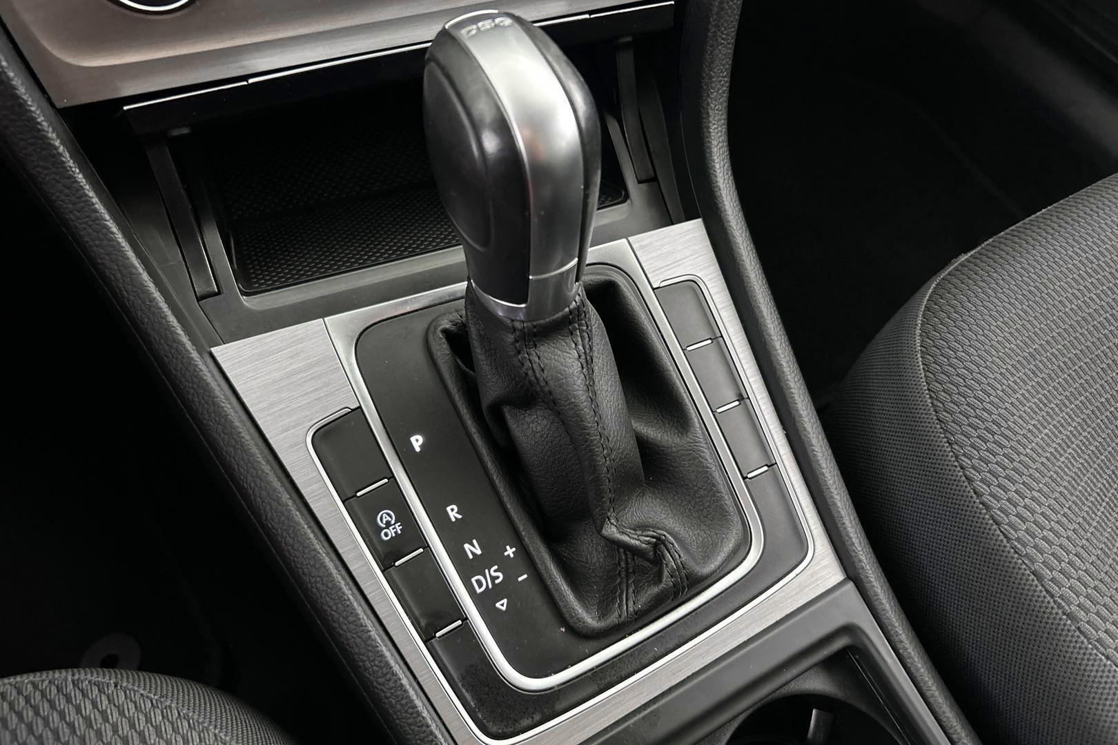 VOLKSWAGEN Golf 2016