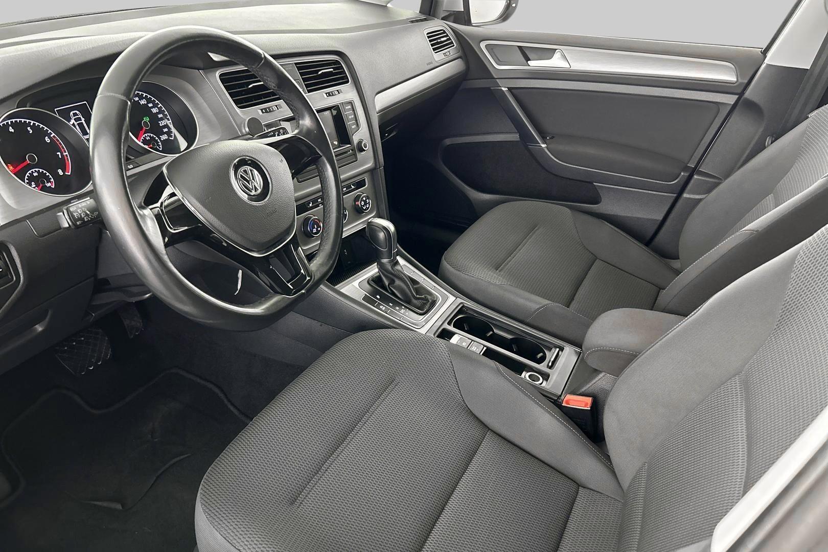 VOLKSWAGEN Golf 2016