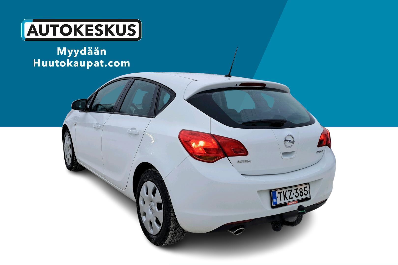 OPEL Astra 2011