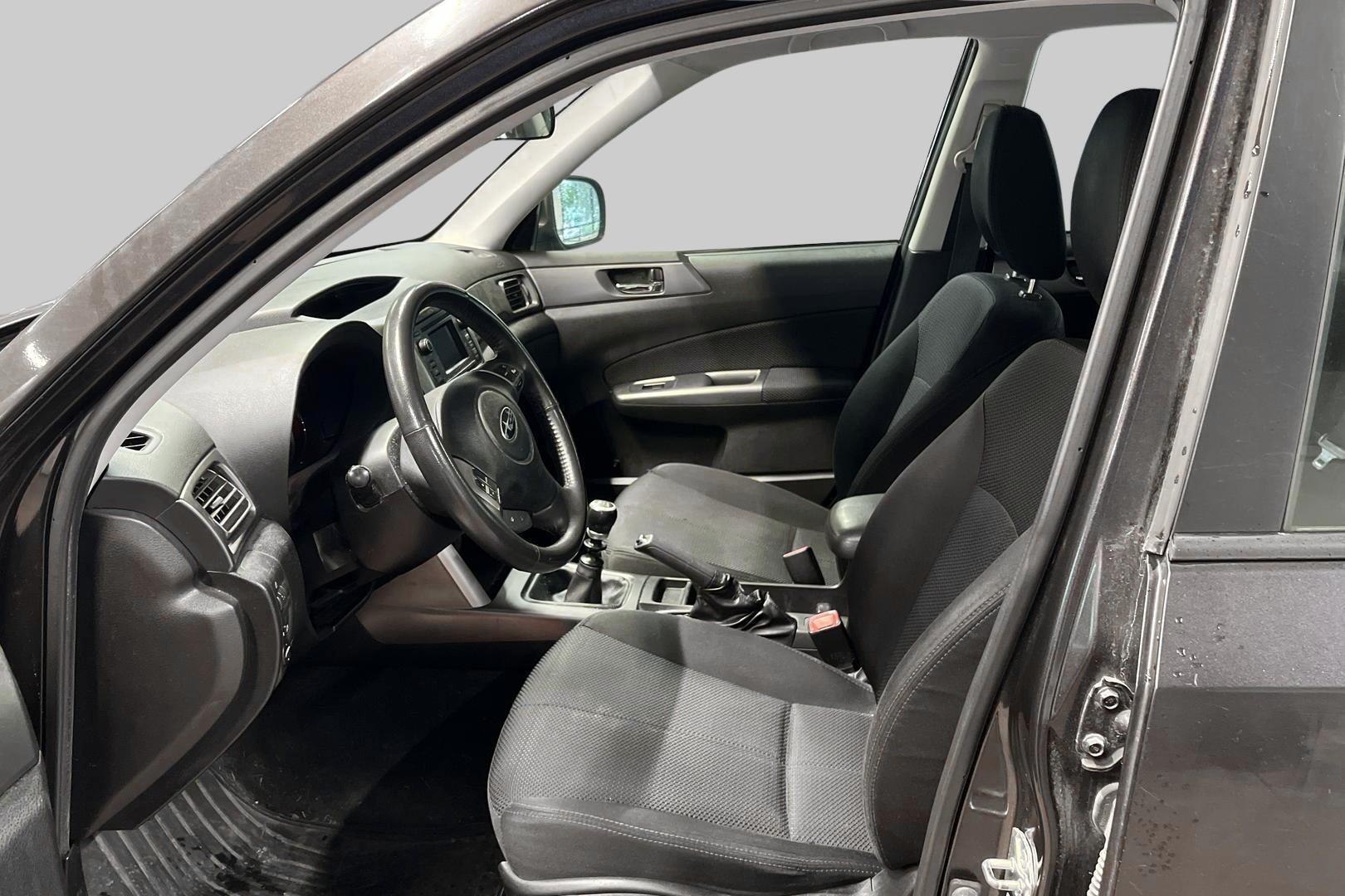 SUBARU Forester 9