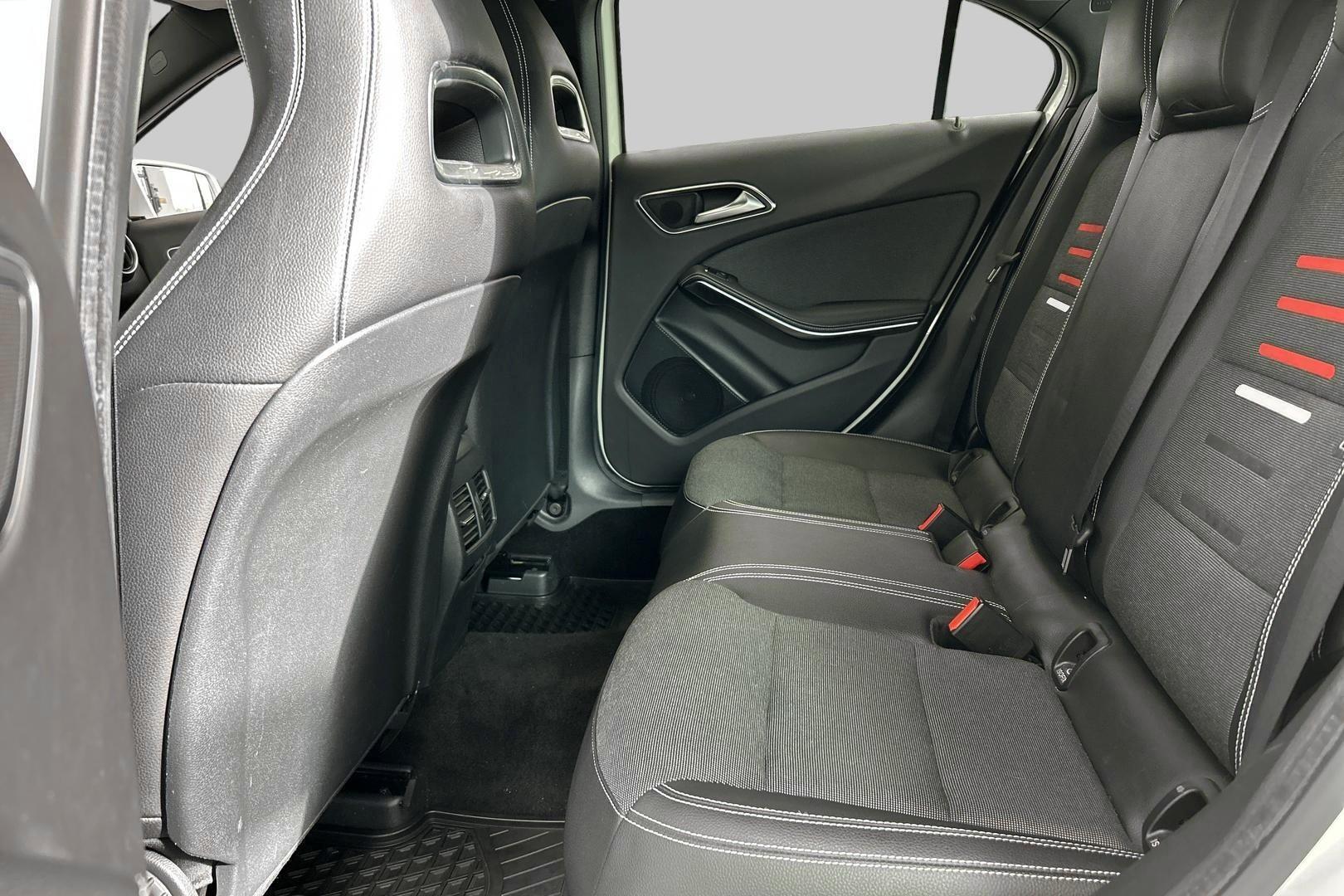 MERCEDES-BENZ A 2017