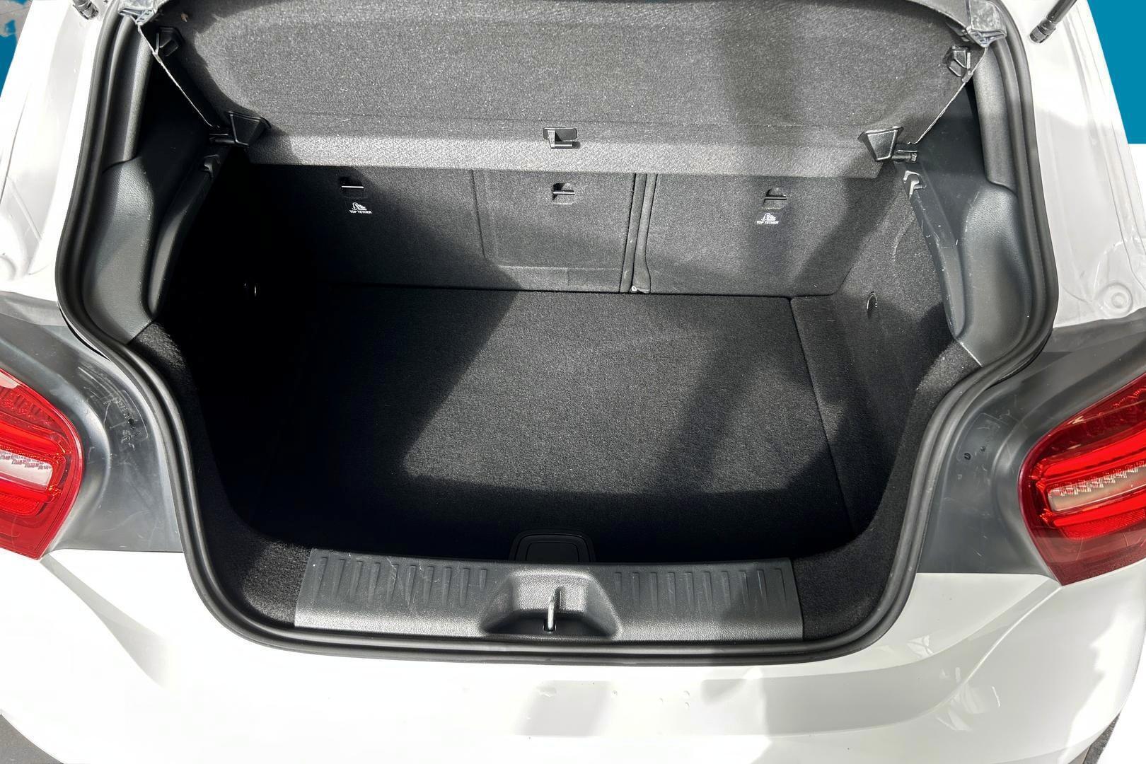 MERCEDES-BENZ A 2017