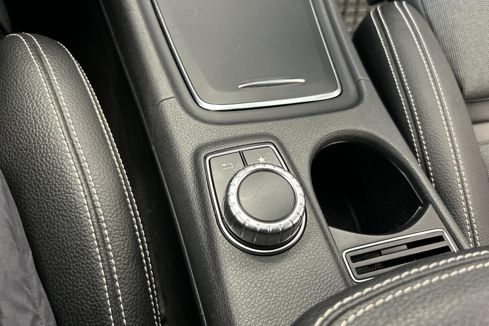 MERCEDES-BENZ A 2017