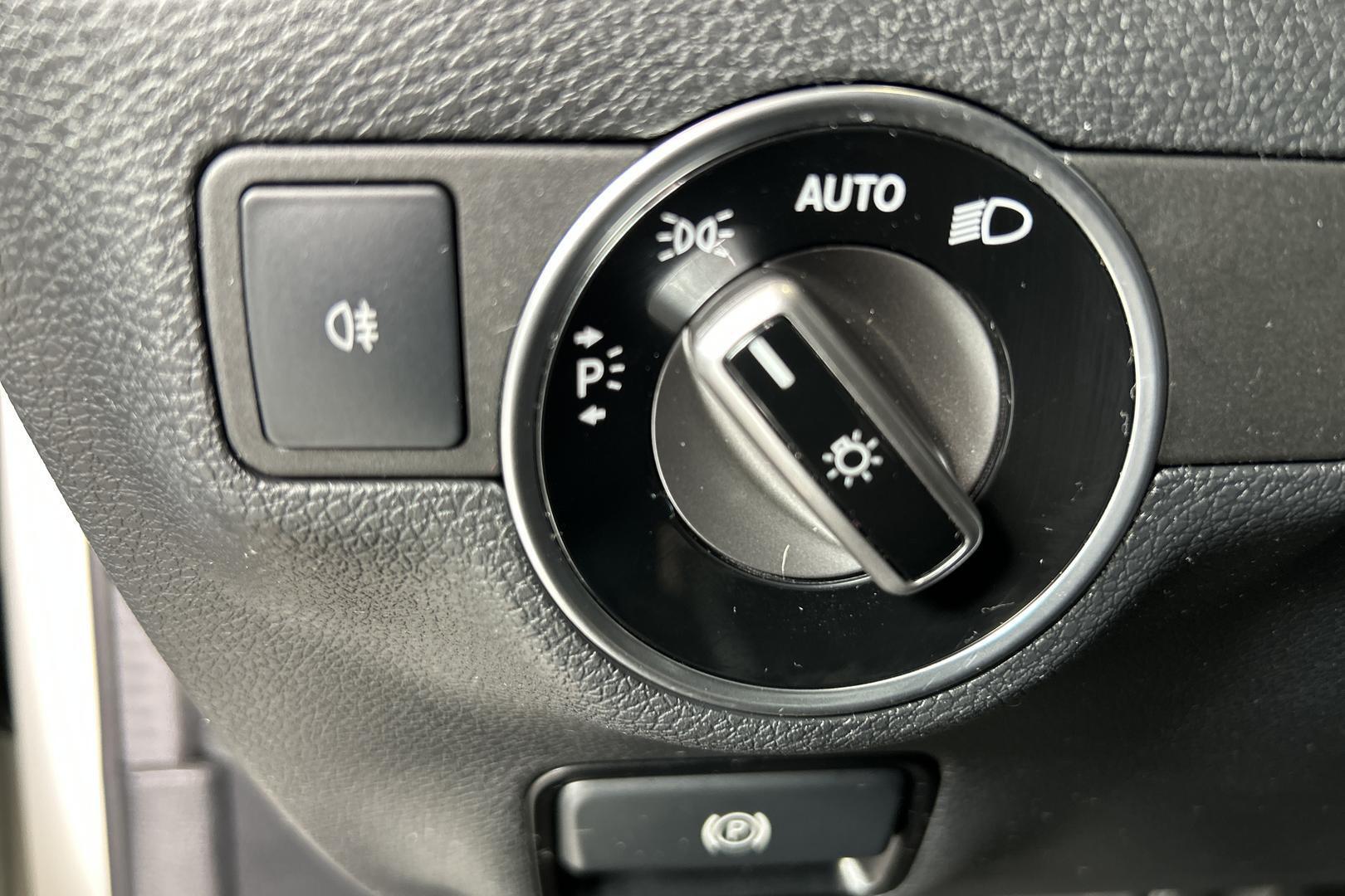 MERCEDES-BENZ A 2017