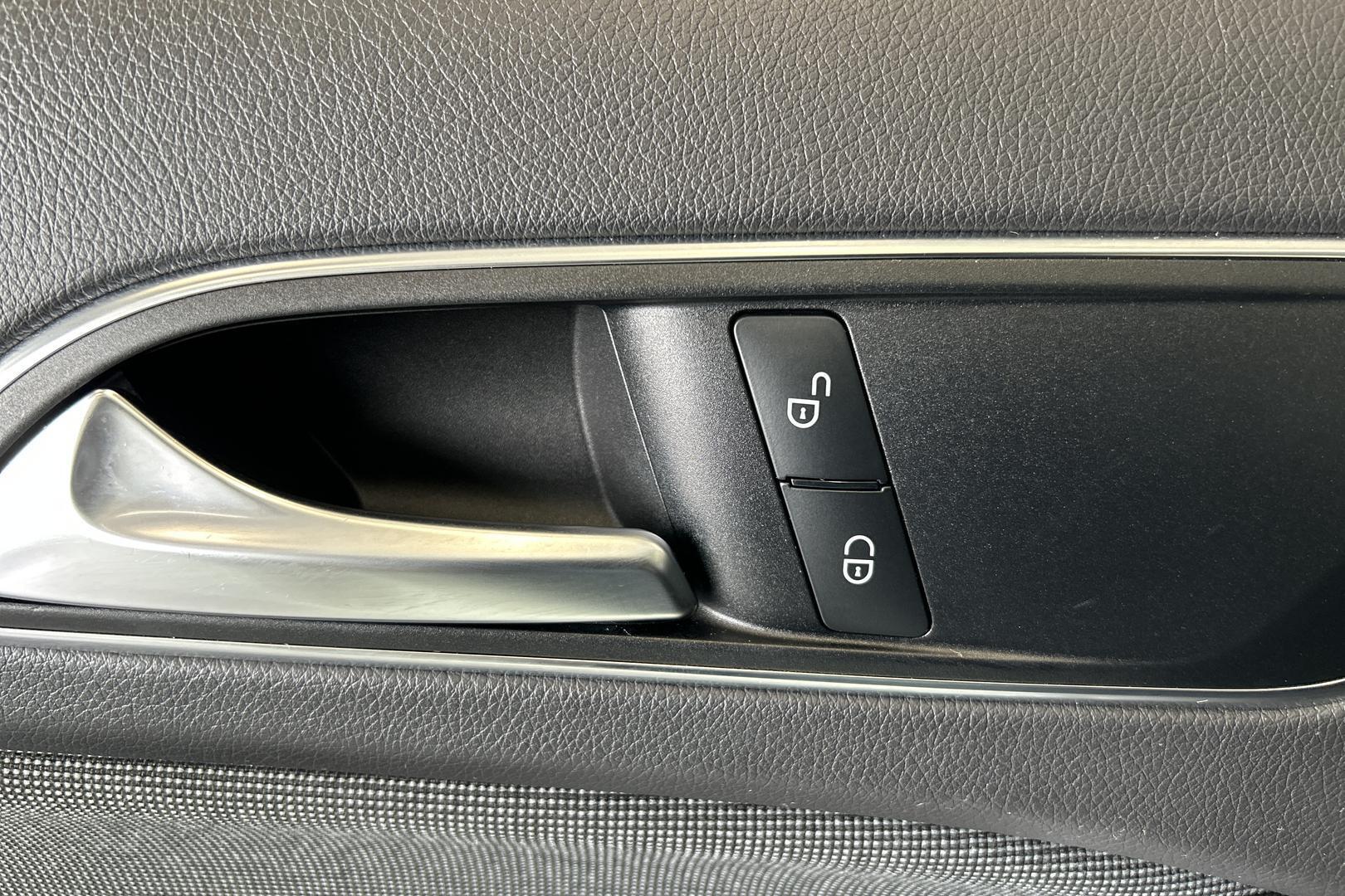 MERCEDES-BENZ A 2017