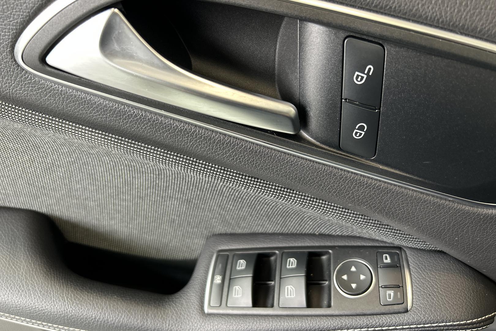 MERCEDES-BENZ A 2017