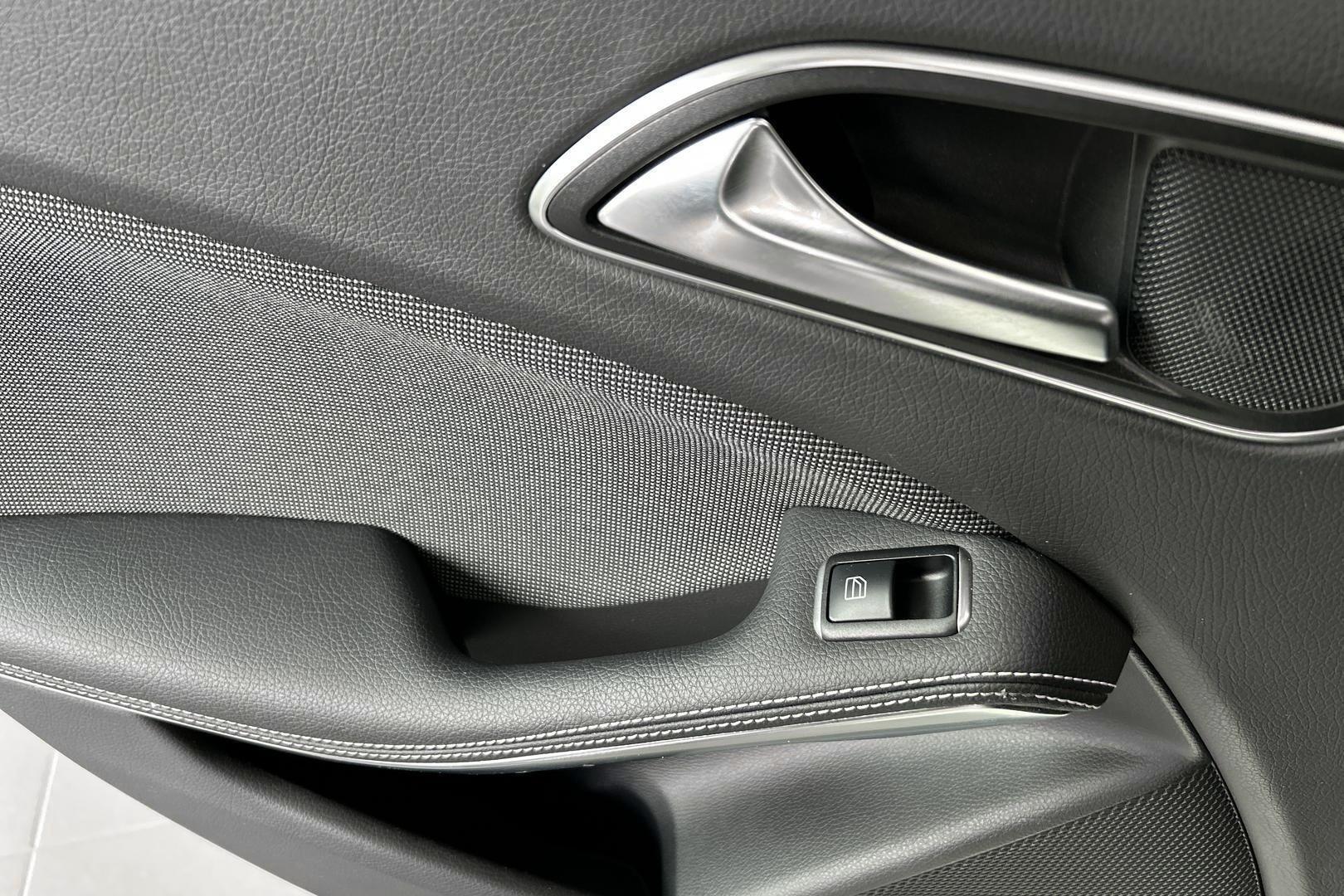 MERCEDES-BENZ A 2017