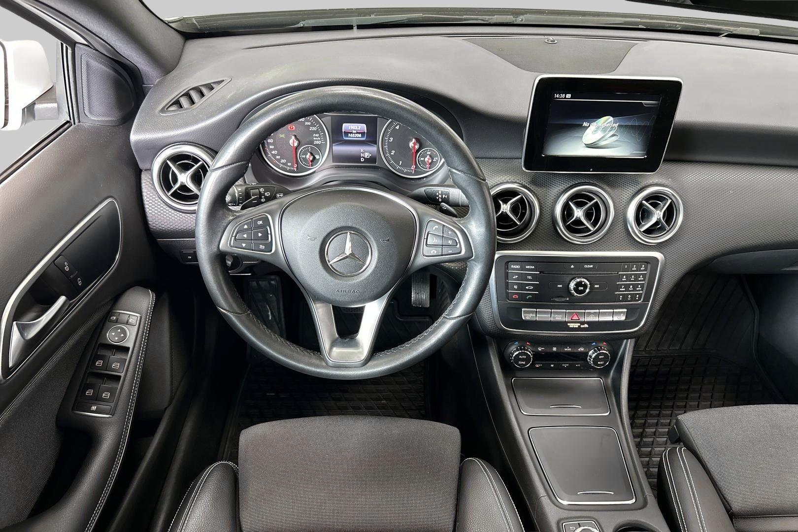 MERCEDES-BENZ A 2017