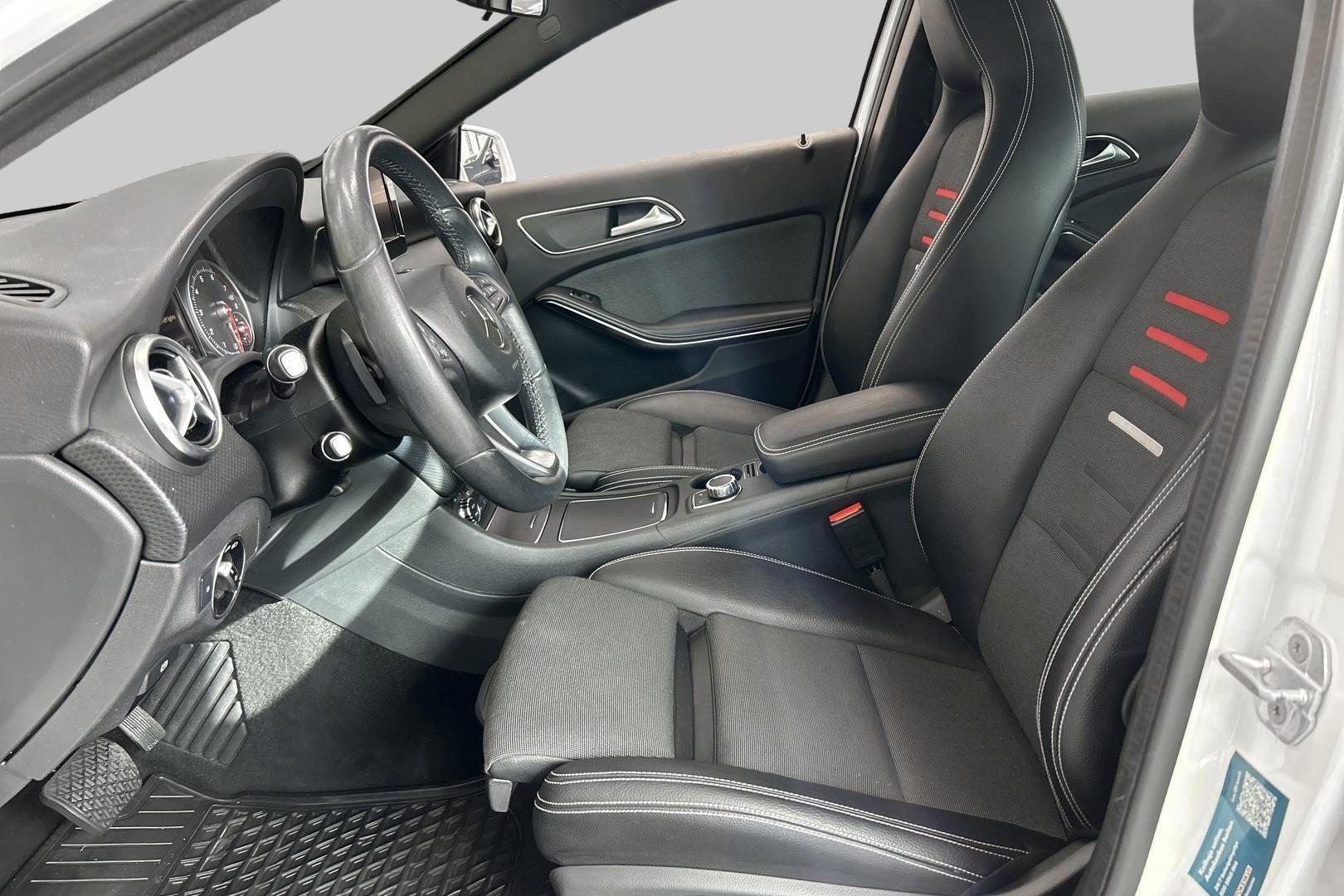 MERCEDES-BENZ A 2017