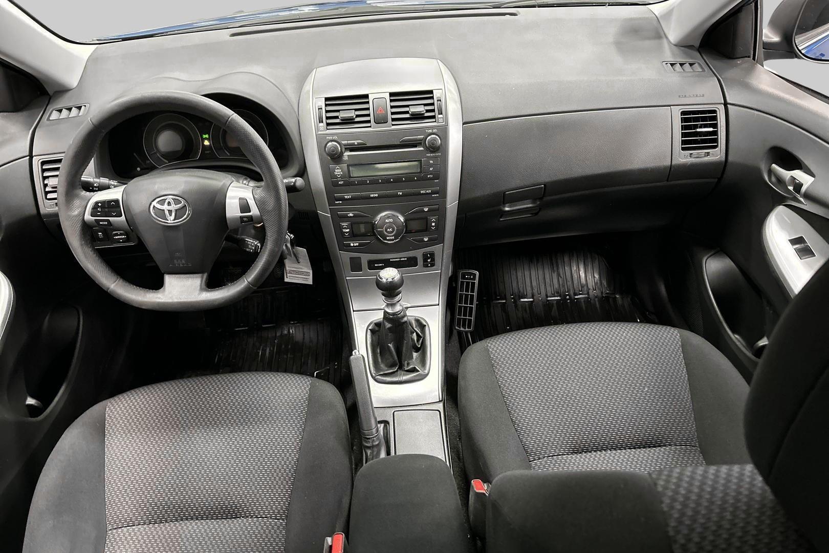 TOYOTA Corolla 2013
