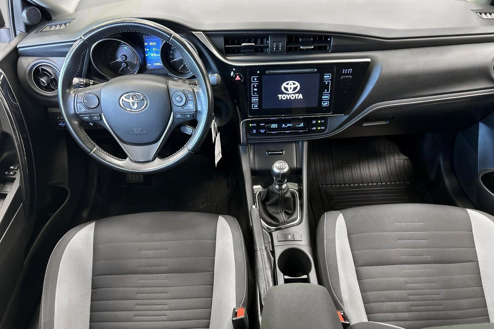 TOYOTA Auris 2017