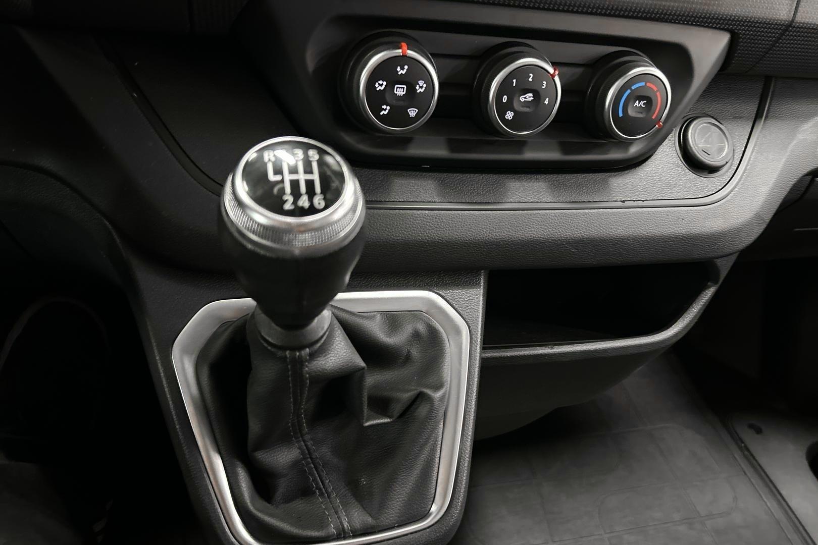 NISSAN Primastar 2024