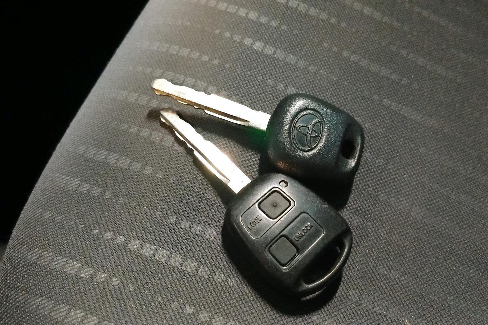 TOYOTA Yaris 2010