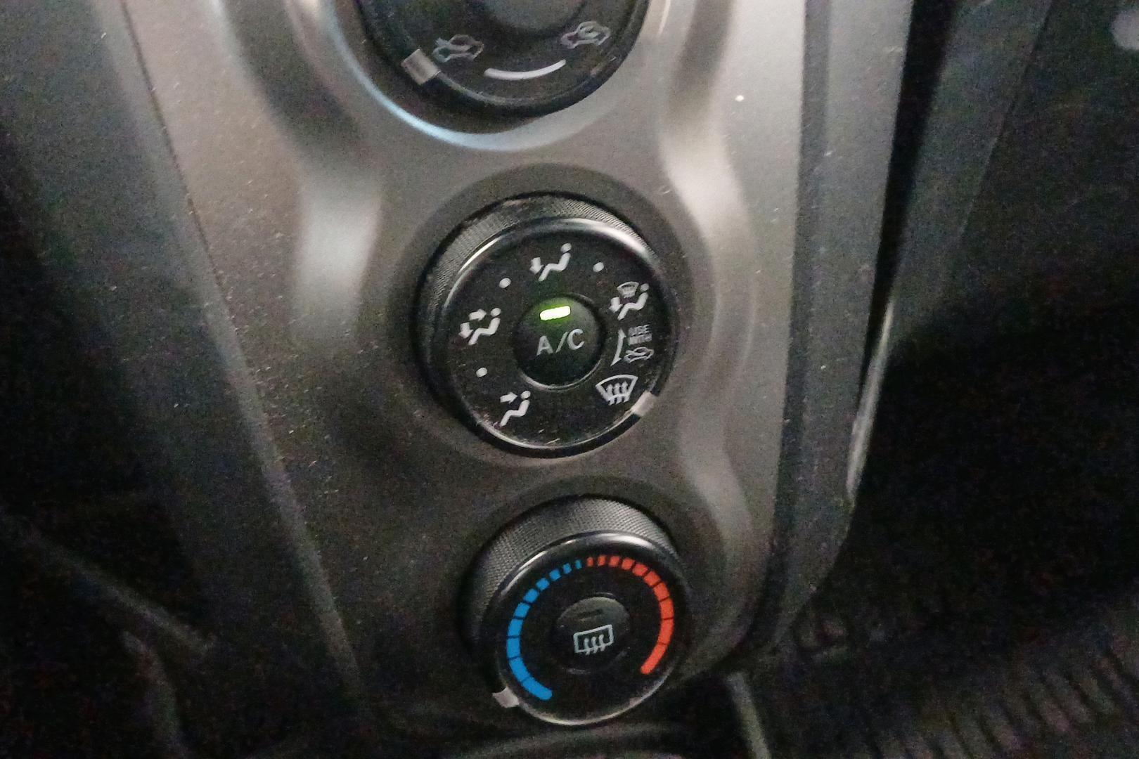 TOYOTA Yaris 2010